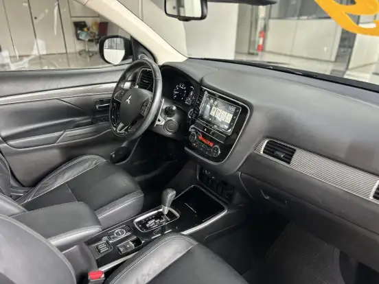 MITSUBISHI-OUTLANDER-3.0 MIVEC V6 GASOLINA HPE-S AWD AUTOMÁTICO MITSUBISHI-OUTLANDER-2018