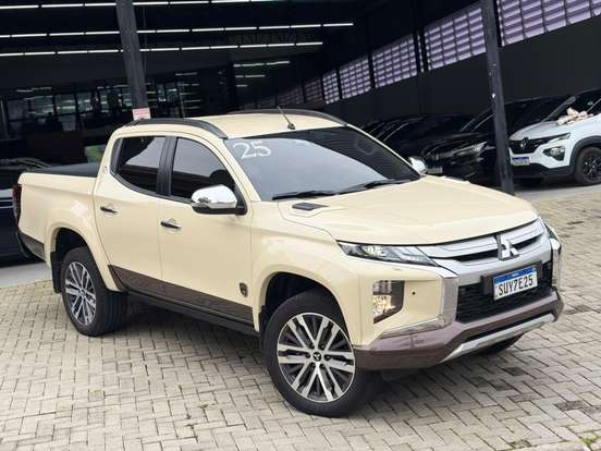 MITSUBISHI-TRITON-2.4 BITURBO DIESEL CD HPE-S 4X4 AUTOMÁTICO MITSUBISHI-TRITON-2024