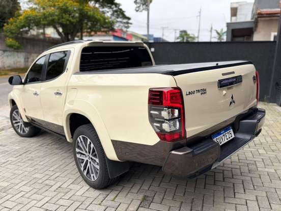 MITSUBISHI-TRITON-2.4 BITURBO DIESEL CD HPE-S 4X4 AUTOMÁTICO MITSUBISHI-TRITON-2024