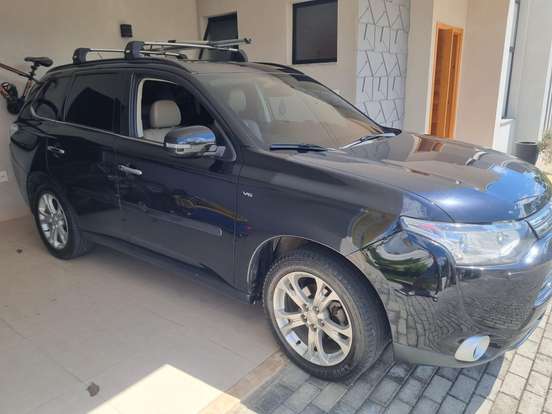 MITSUBISHI-OUTLANDER-2014