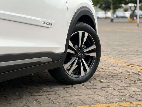 NISSAN-KICKS-2023