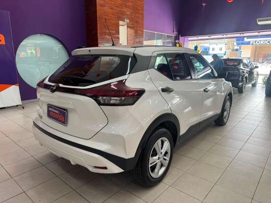 NISSAN-KICKS PLAY-2025