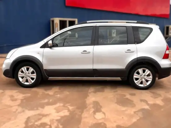 NISSAN-LIVINA-1.8 SL X-GEAR 16V FLEX 4P AUTOMÁTICO NISSAN-LIVINA-2013