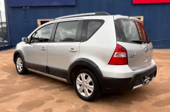 NISSAN-LIVINA-2013
