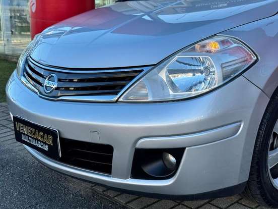 NISSAN-TIIDA-2010