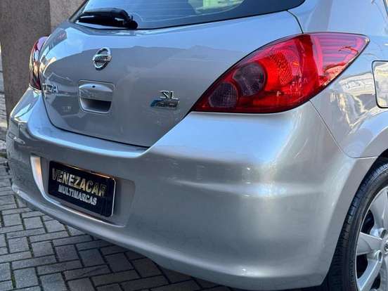 NISSAN-TIIDA-2010
