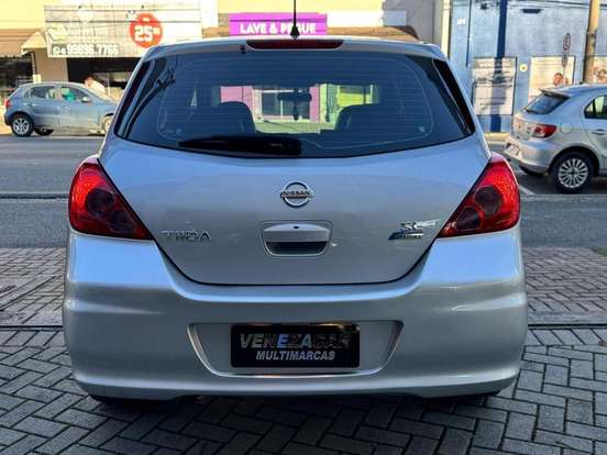 NISSAN-TIIDA-2010