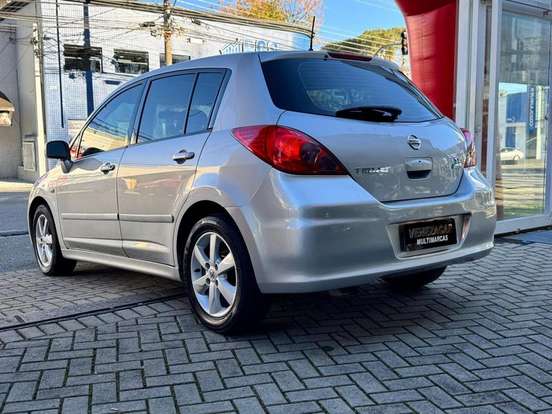 NISSAN-TIIDA-1.8 SL 16V FLEX 4P AUTOMÁTICO NISSAN-TIIDA-2010