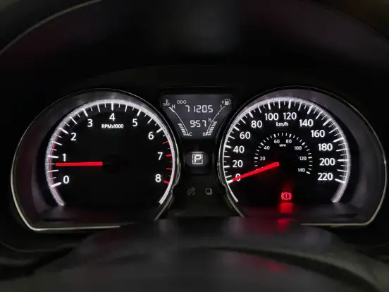 NISSAN-VERSA-2020