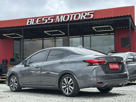 NISSAN-VERSA-2021