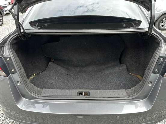 NISSAN-VERSA-2021