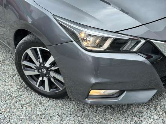 NISSAN-VERSA-2021