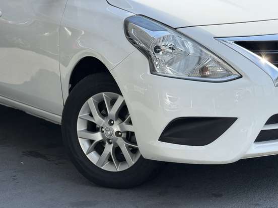 NISSAN-VERSA-2017