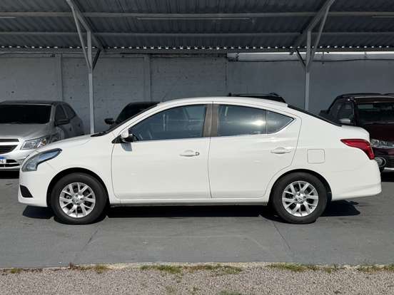 NISSAN-VERSA-2017