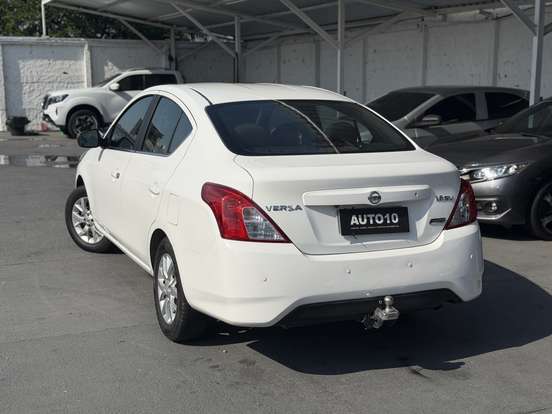 NISSAN-VERSA-2017