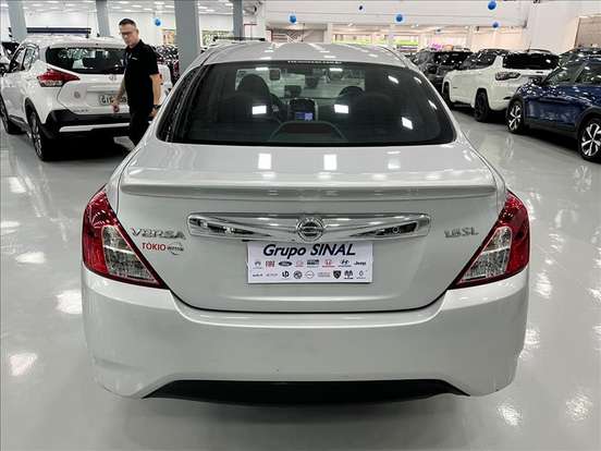 NISSAN-VERSA-2018