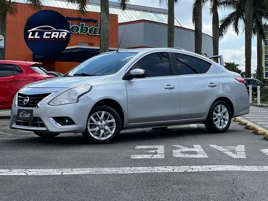 NISSAN-VERSA-2017