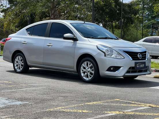 NISSAN-VERSA-2017