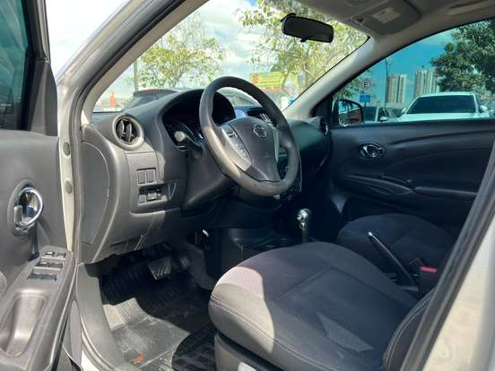 NISSAN-VERSA-2017