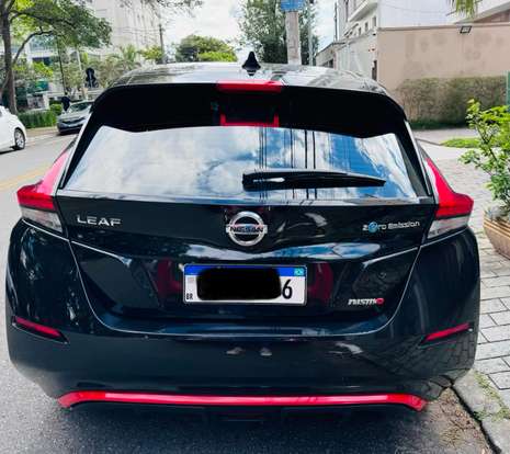 NISSAN-LEAF-2021