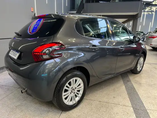 PEUGEOT-208-2019