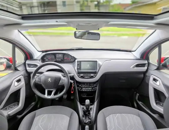 PEUGEOT-208-2017