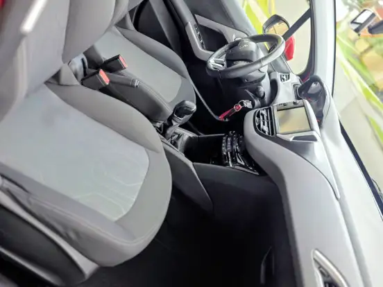 PEUGEOT-208-1.2 ALLURE 12V FLEX 4P MANUAL PEUGEOT-208-2017