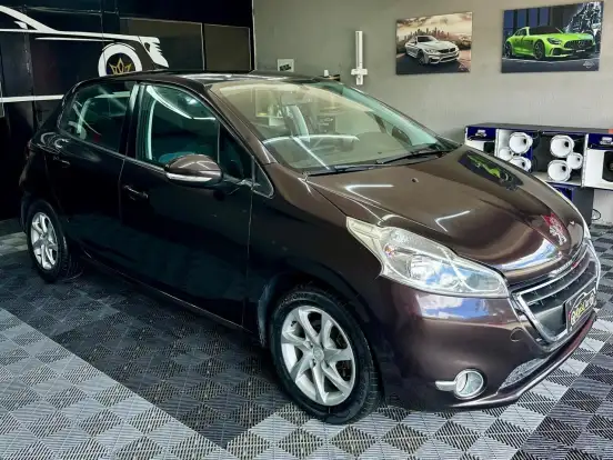 PEUGEOT-208-2013