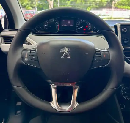 PEUGEOT-208-2013