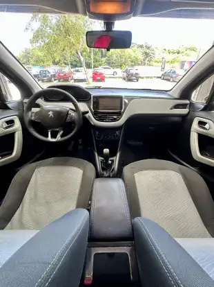 PEUGEOT-208-2013