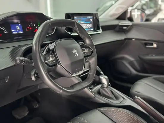PEUGEOT-208-2021