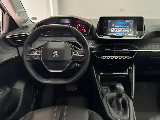 PEUGEOT-208-2021
