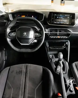 PEUGEOT-208-2020