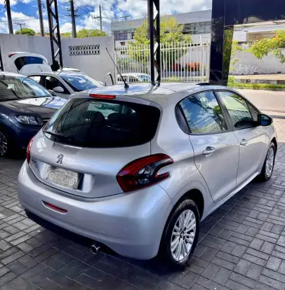 PEUGEOT-208-2017