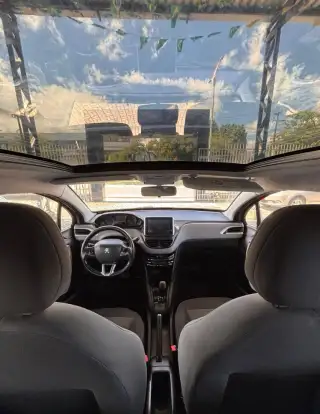 PEUGEOT-208-2017