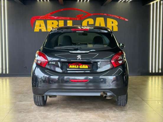 PEUGEOT-208-2019