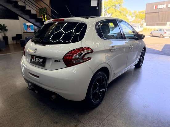 PEUGEOT-208-2015