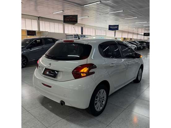 PEUGEOT-208-2019
