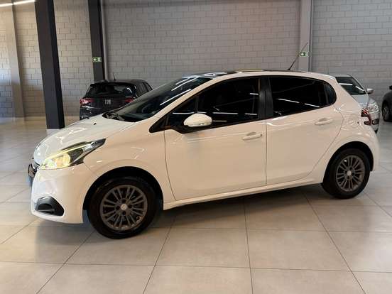 PEUGEOT-208-2016