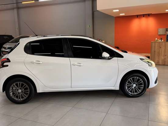PEUGEOT-208-2016
