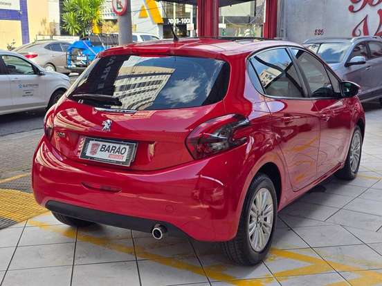 PEUGEOT-208-2018