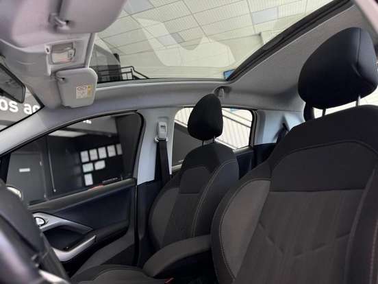 PEUGEOT-208-2016
