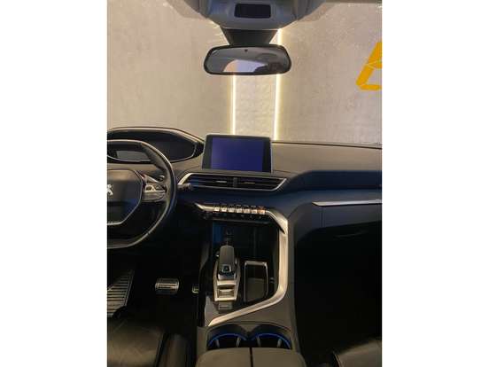 PEUGEOT-3008-2018