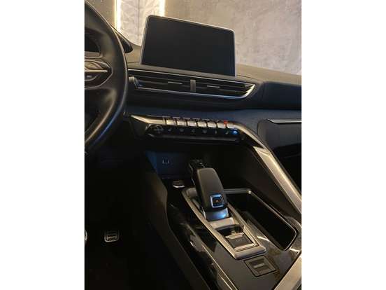 PEUGEOT-3008-2018