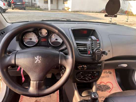 PEUGEOT-207-2012