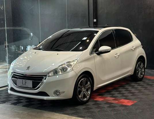 PEUGEOT-208-2015
