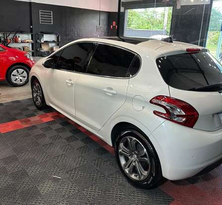 PEUGEOT-208-2015