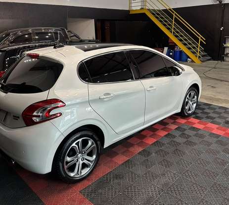 PEUGEOT-208-2015