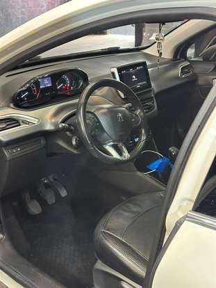 PEUGEOT-208-2015