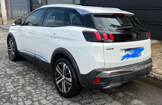 PEUGEOT-3008-2018